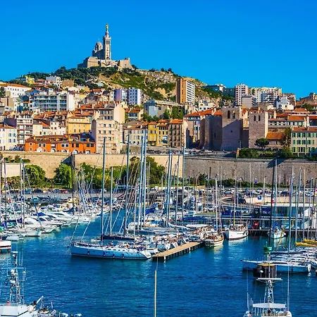 Holiday home Jolie Maison: Chic Retreat With Private Terrace Near Marseille